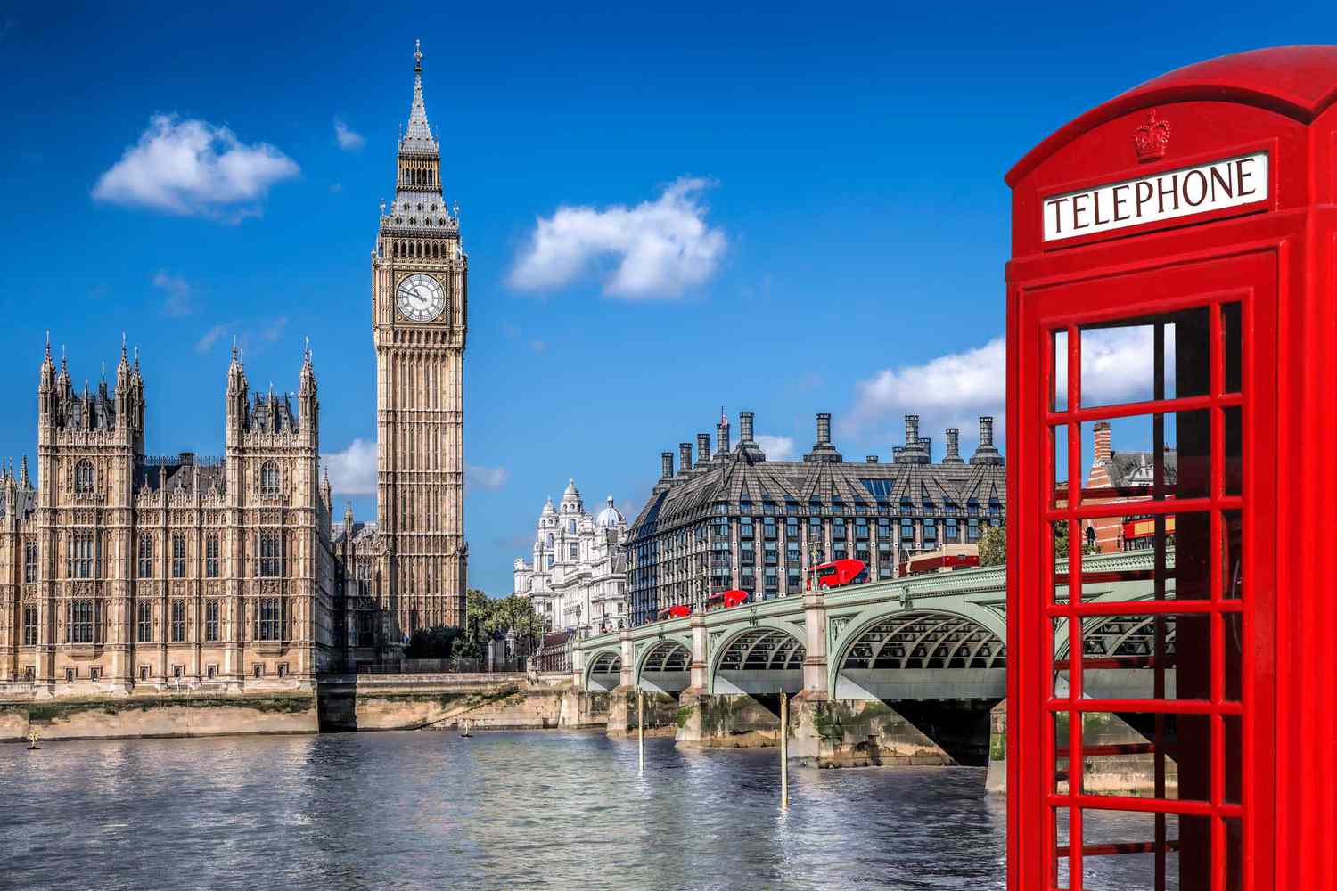 Big Ben in the background with a view of the Thames